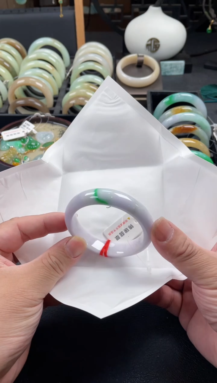 【闪购商品】翡翠手镯未镶嵌有纹裂瑕疵包容 56