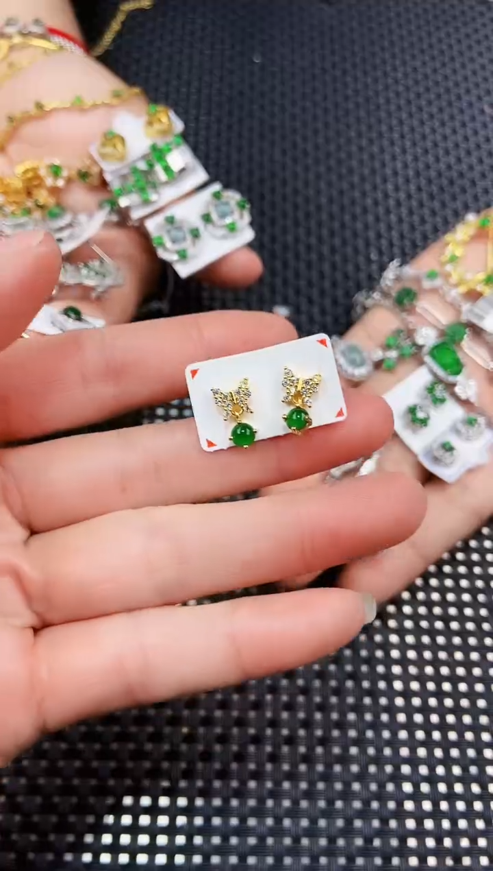 【闪购商品】翡翠耳饰未镶嵌1111111111
