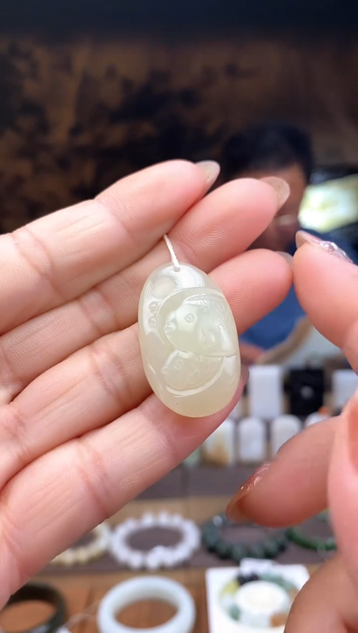 颈饰未镶嵌和田玉黄口鱼