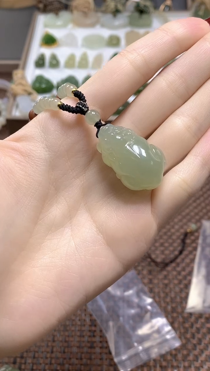 颈饰未镶嵌和田玉=***=天然和田玉貔貅