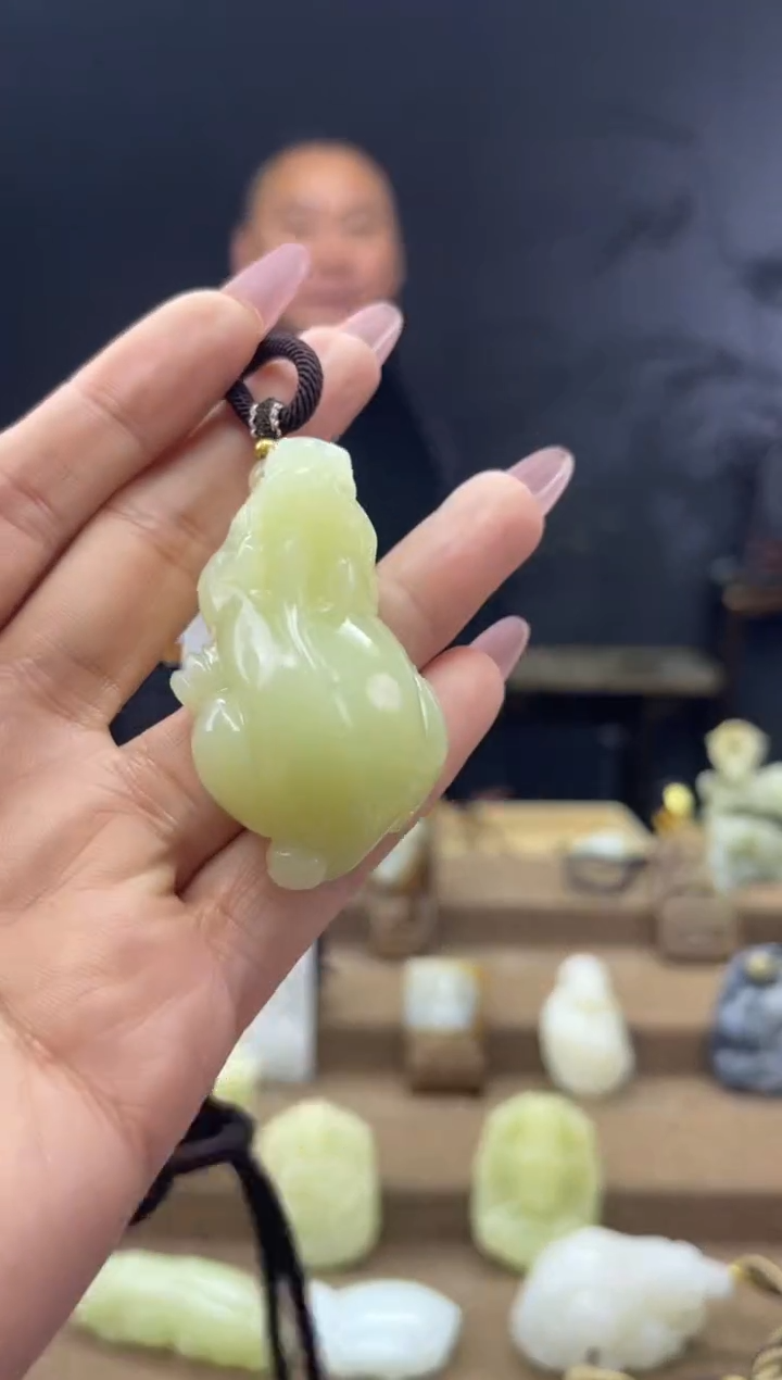 颈饰未镶嵌和田玉1