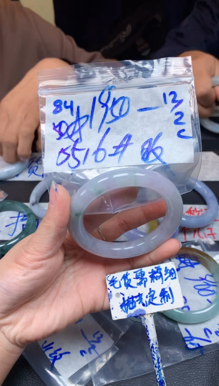 【闪购商品】定制翡翠未镶嵌84毛货需精细抛光手镯多样性拍一发一