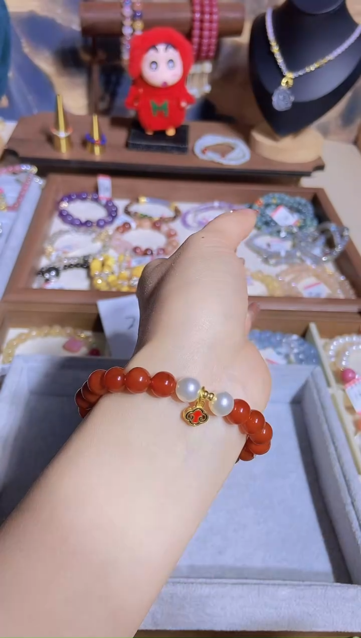 【闪购商品】方钠石手绳合金红玛手串