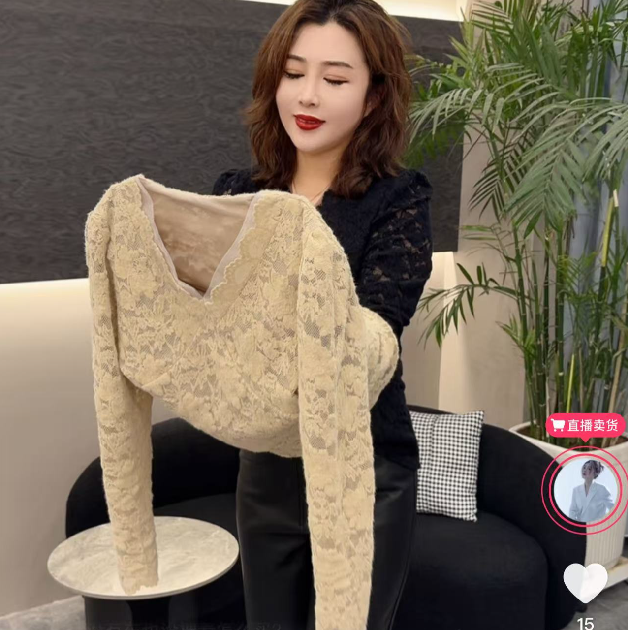 纯欲风加绒蕾丝挂衬打底衫