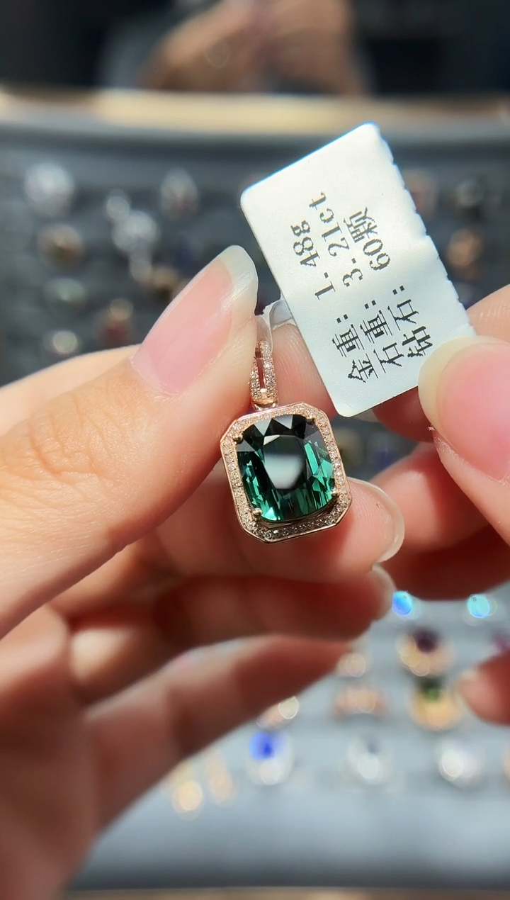 颈饰18K金镶嵌碧玺3.21.