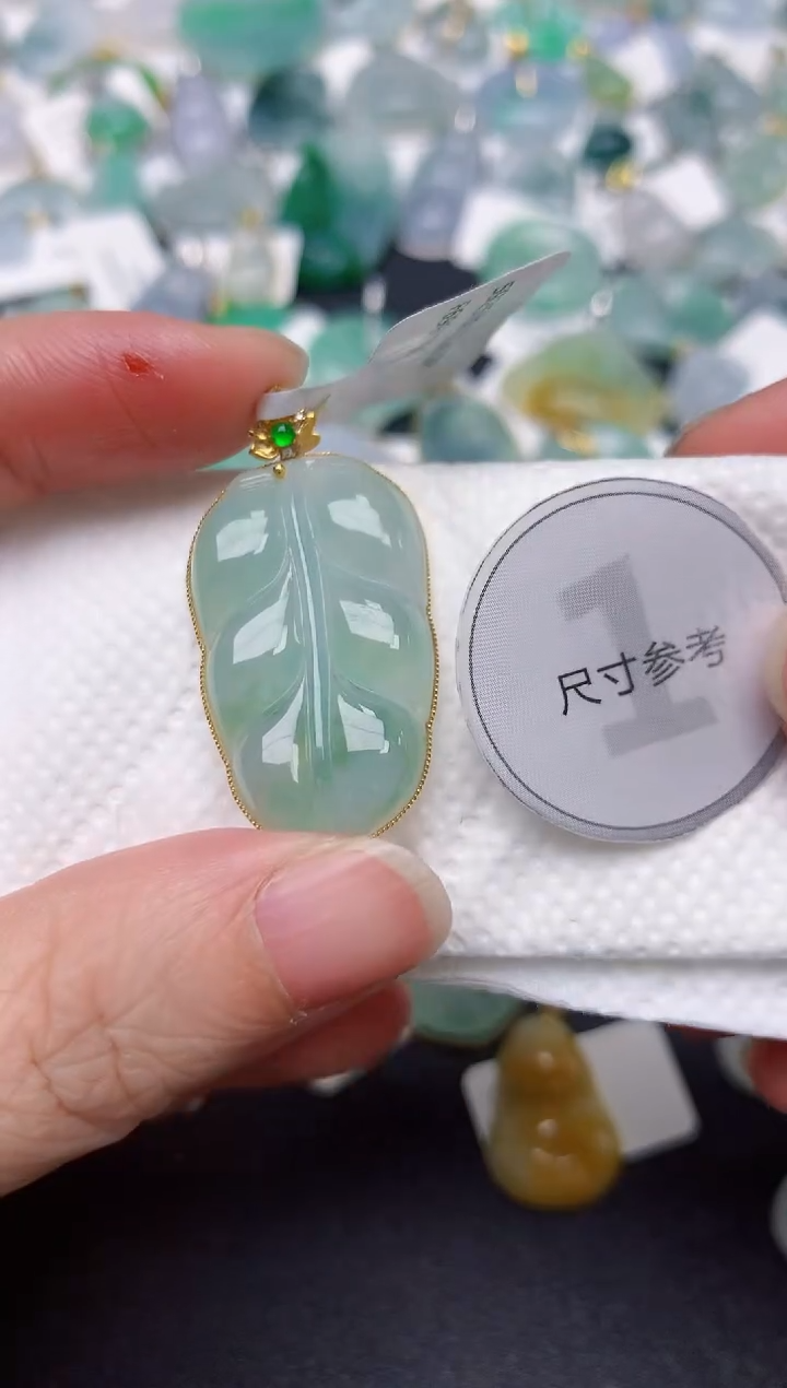 颈饰18K金镶嵌翡翠天然缅甸A货翡翠