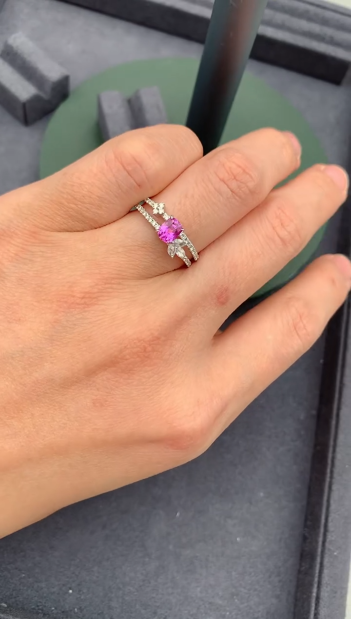 【闪购商品】蓝宝石戒指18K金镶嵌57分 粉蓝宝戒指