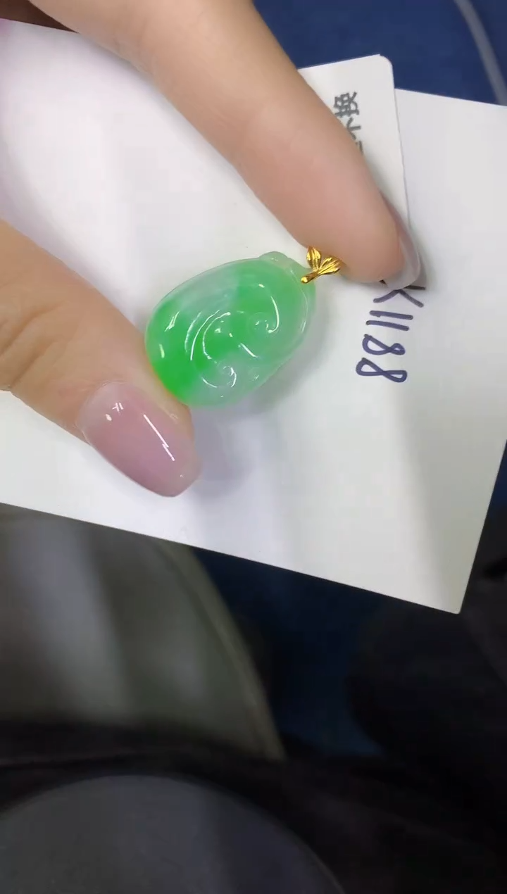 颈饰18K金镶嵌翡翠缅甸天然翡翠A货