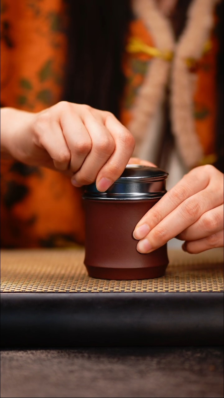 4小鱼紫泥竹节茶叶罐