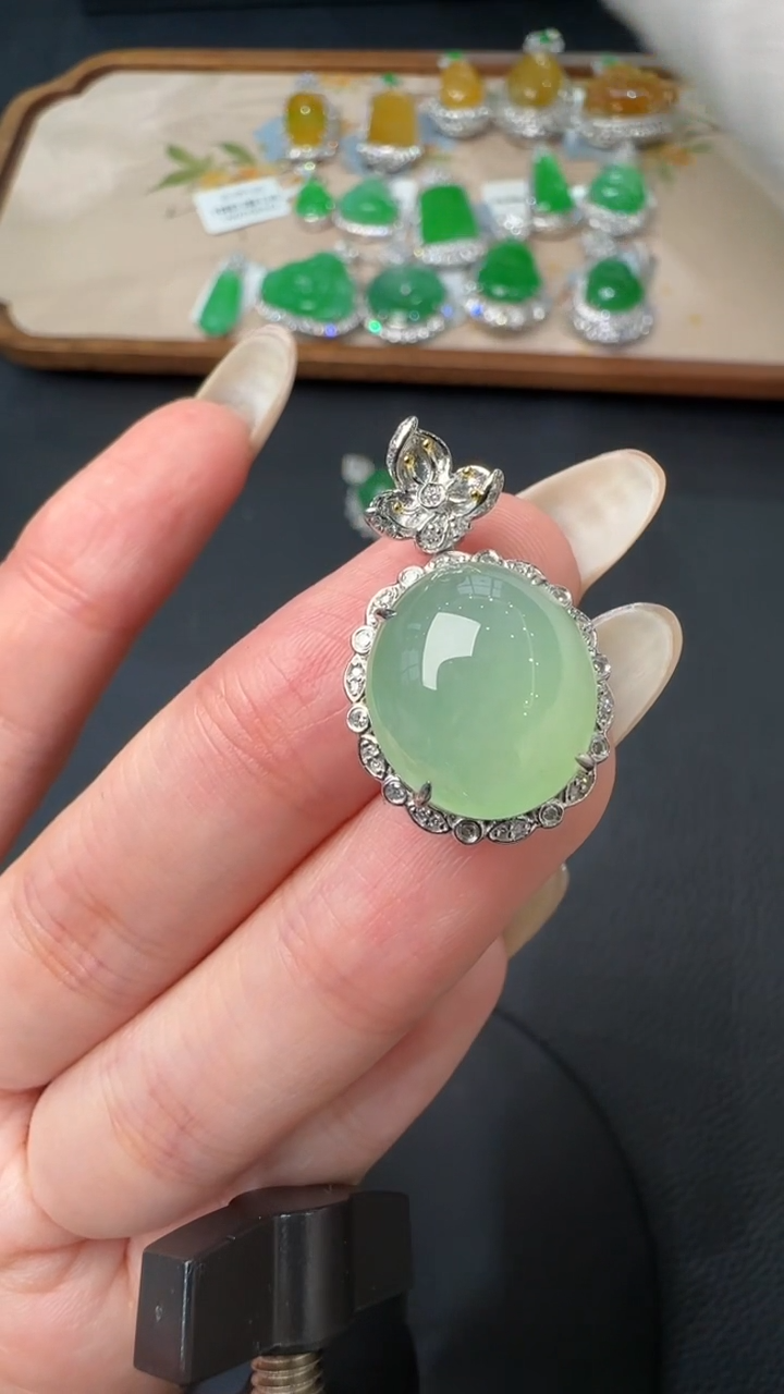 【闪购商品】翡翠吊坠(不含链)18K金镶嵌22