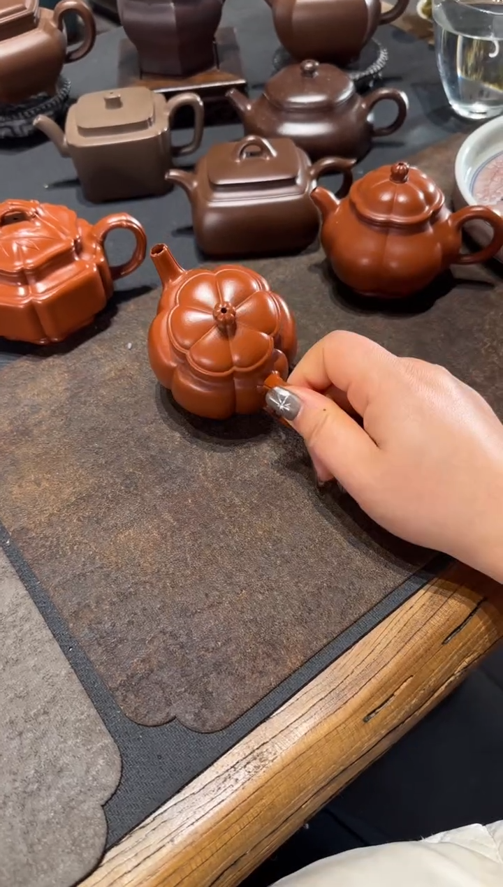 【闪购商品】紫砂茶壶繁花 朱泥