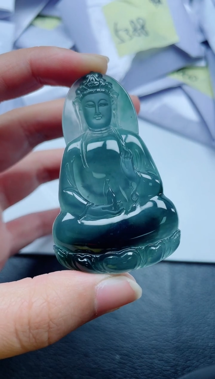 翡翠未镶嵌颈饰              