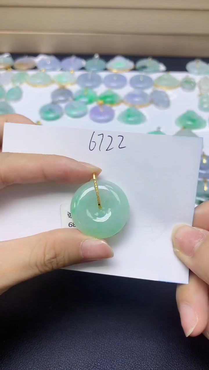 翡翠18K金镶嵌颈饰天然自然緬甸A貨翡翠