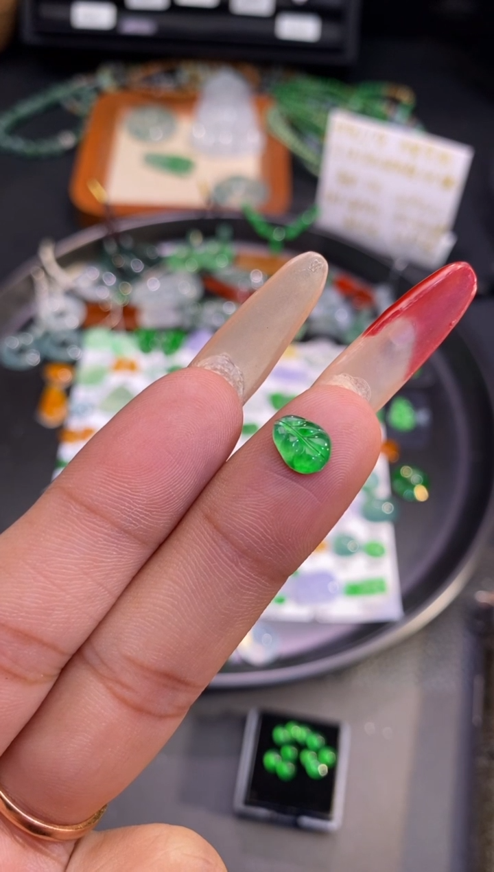 【闪购商品】翡翠挂件未镶嵌叶子
