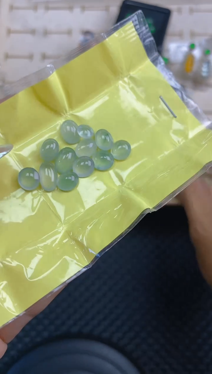 定制翡翠未镶嵌天然翡翠蛋面63