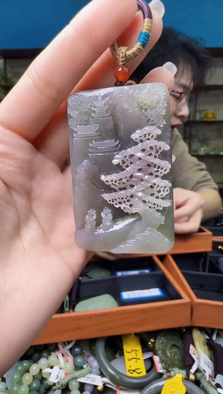 颈饰未镶嵌和田玉树**深1