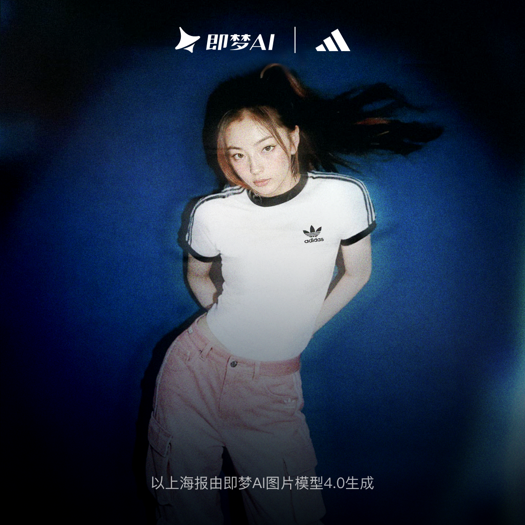 流光风 阿迪达斯三叶草 三条纹修身纯棉运动圆领短袖T恤女 KB2460