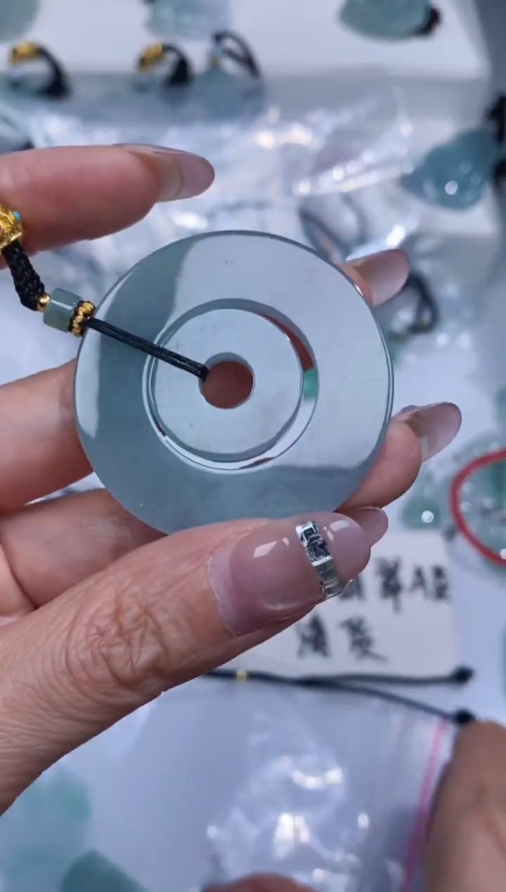 颈饰未镶嵌翡翠吊坠