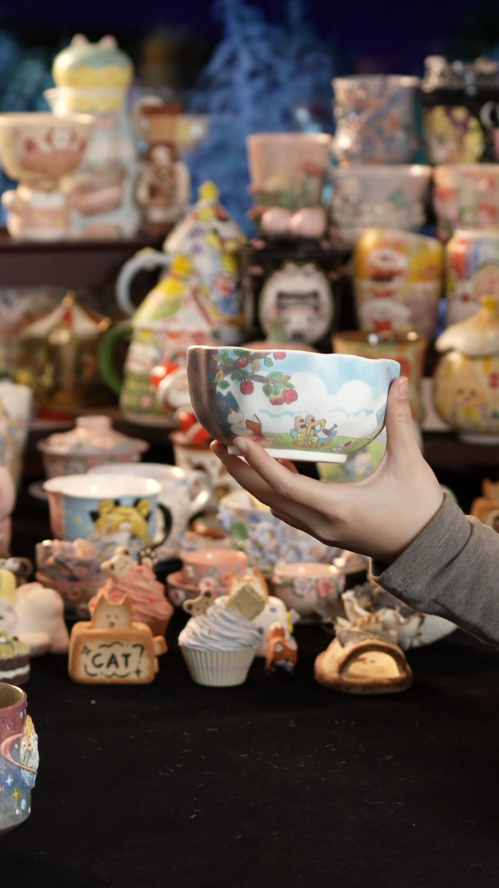 摆件陶景德镇釉下彩手绘设计师款陶瓷