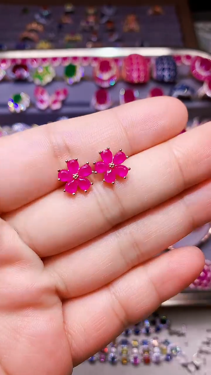 银S925镶嵌耳饰红宝石....