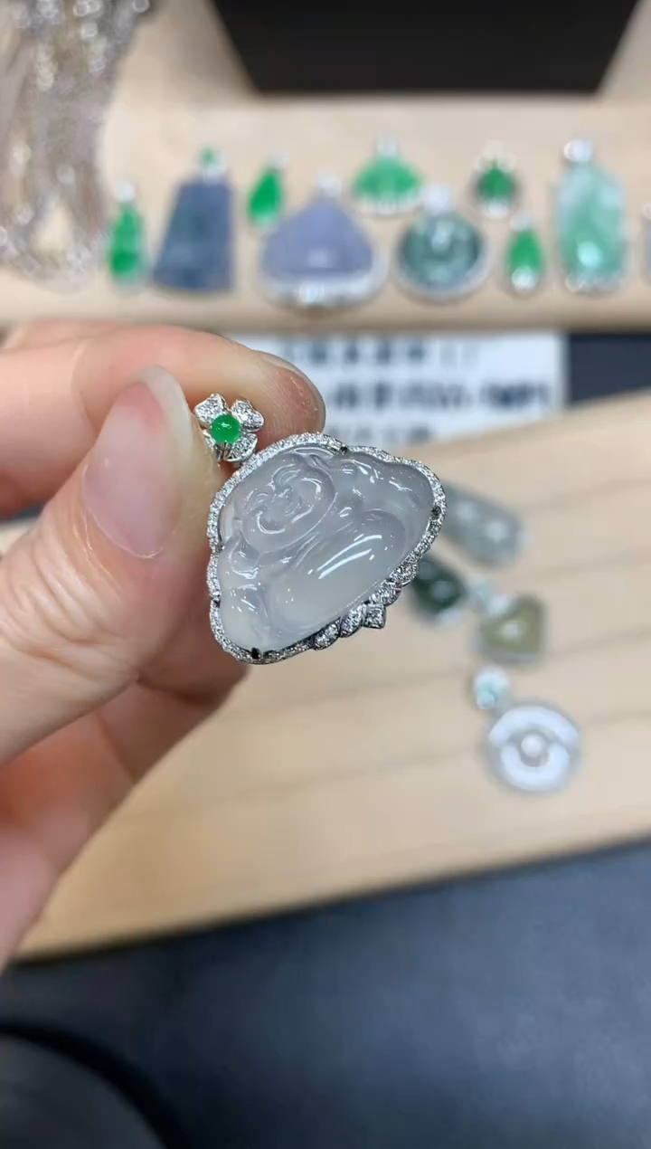 【闪购商品】翡翠颈饰18K金镶嵌佛公【无服务费