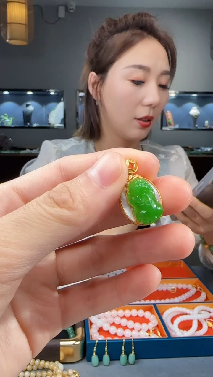 和田玉18K金镶嵌吊坠(不含链)1