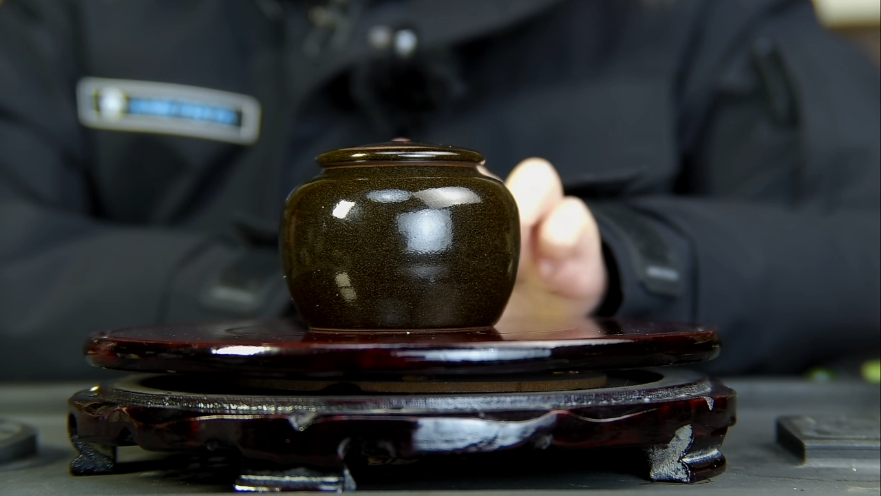 【闪购商品】黑色小容量茶叶罐原矿釉