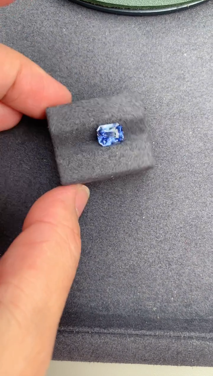 【闪购商品】蓝宝石裸石未镶嵌2.09ct 矢车菊蓝宝石