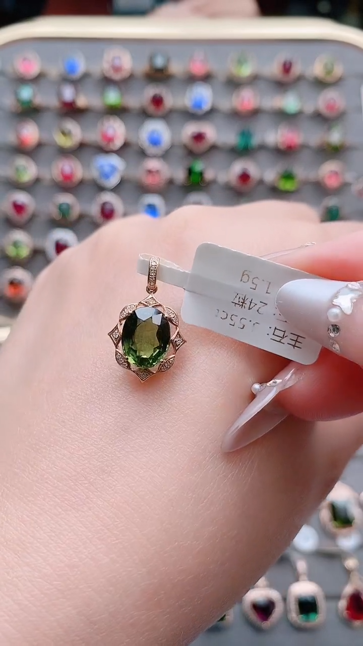 18K金镶嵌吊坠(不含链)碧玺3.55克拉