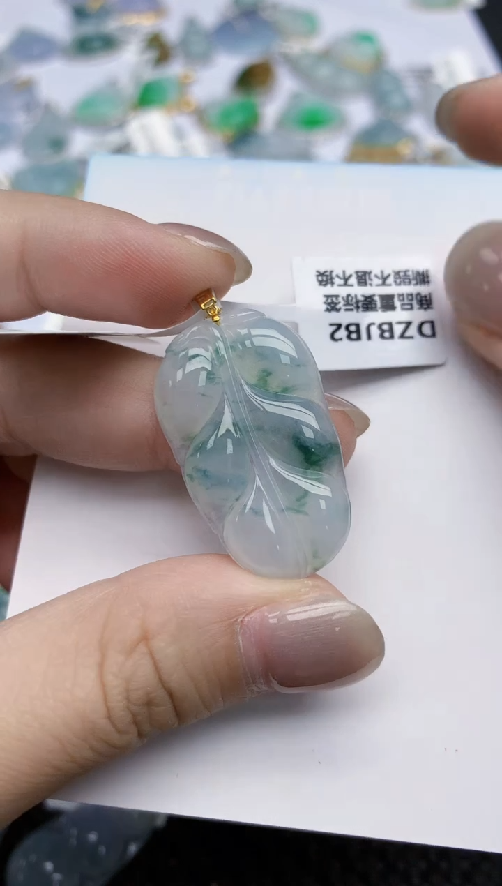 【闪购商品】翡翠颈饰18K金镶嵌天然翡翠A货