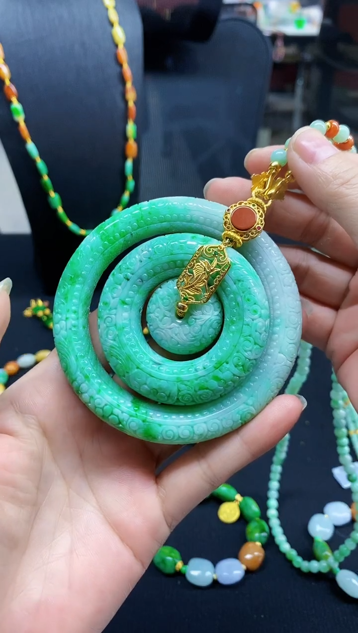 颈饰未镶嵌翡翠吊坠手镯套装58