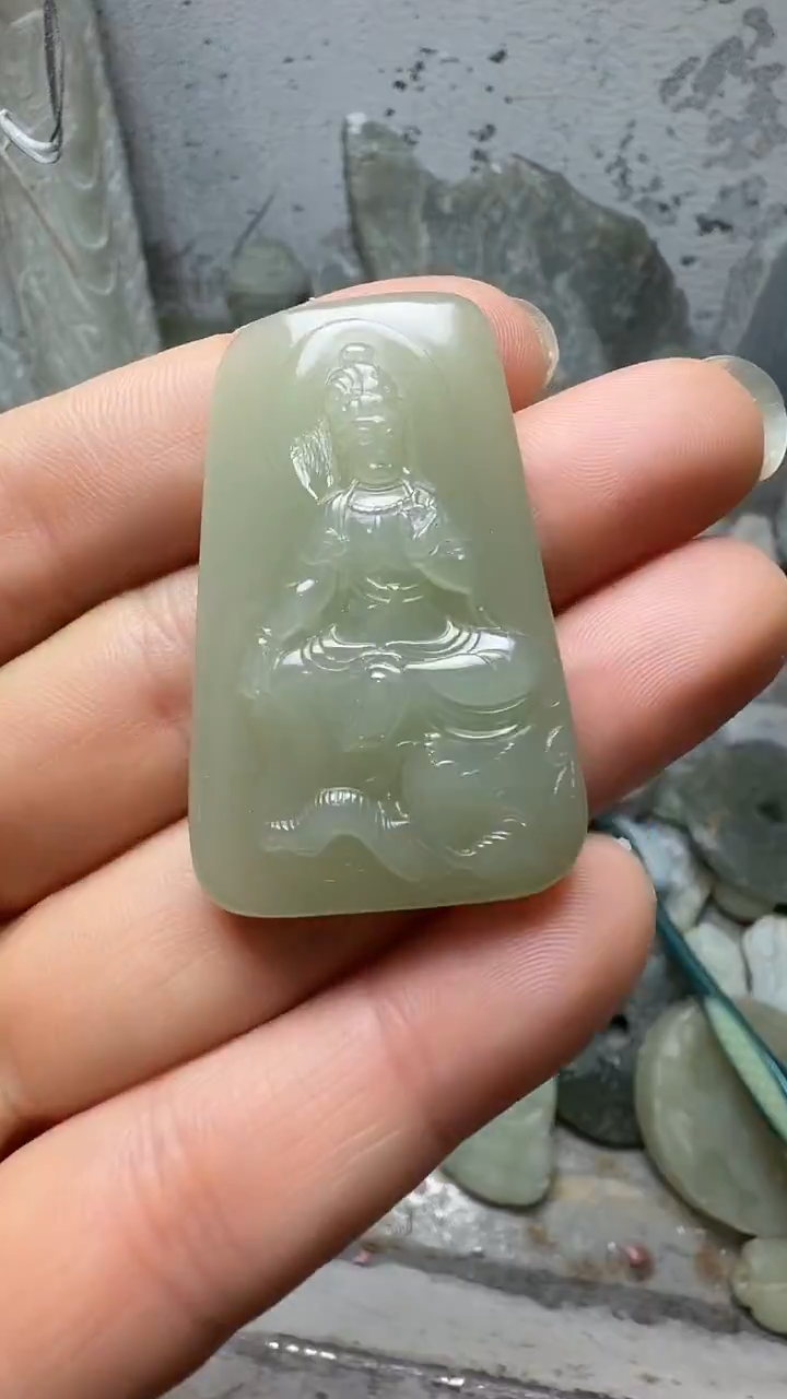 吊坠(赠链)未镶嵌和田玉观音