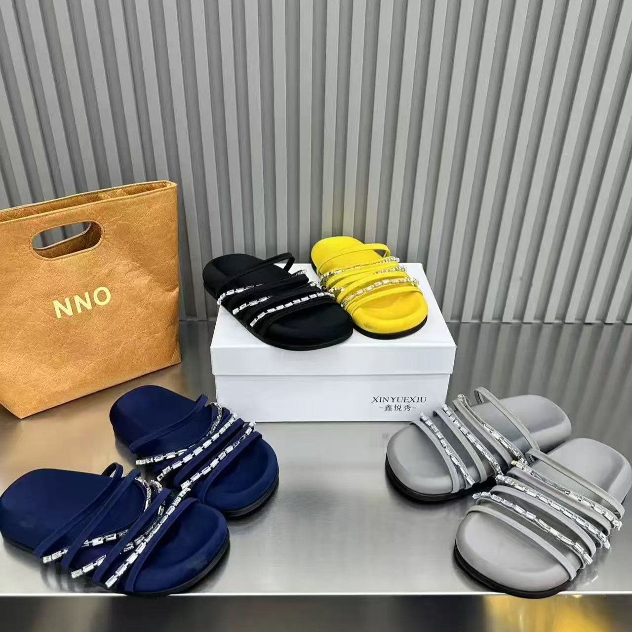 2025年新款平底一字拖鞋女外穿时尚百搭透气女休闲拖鞋潮鞋女