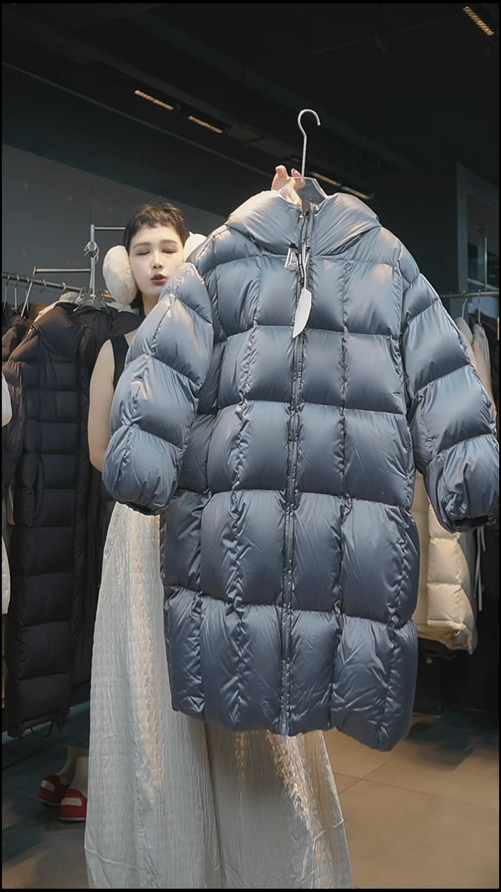 灰色羽绒灰色羽绒