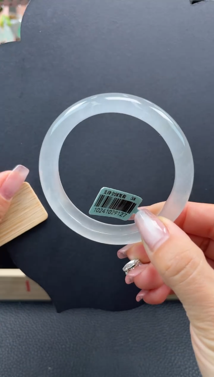 【闪购商品】石英质玉手镯未镶嵌口径58+