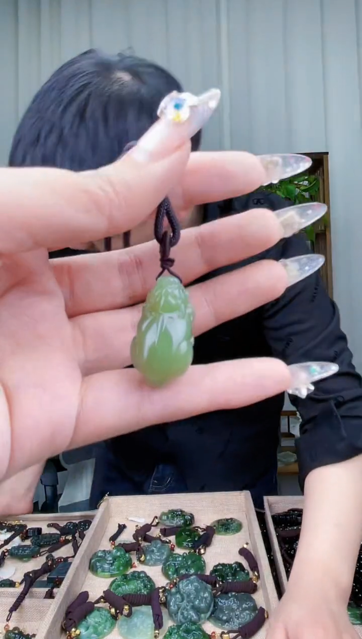 【闪购商品】和田玉挂件未镶嵌拍一发一，多样性发货！