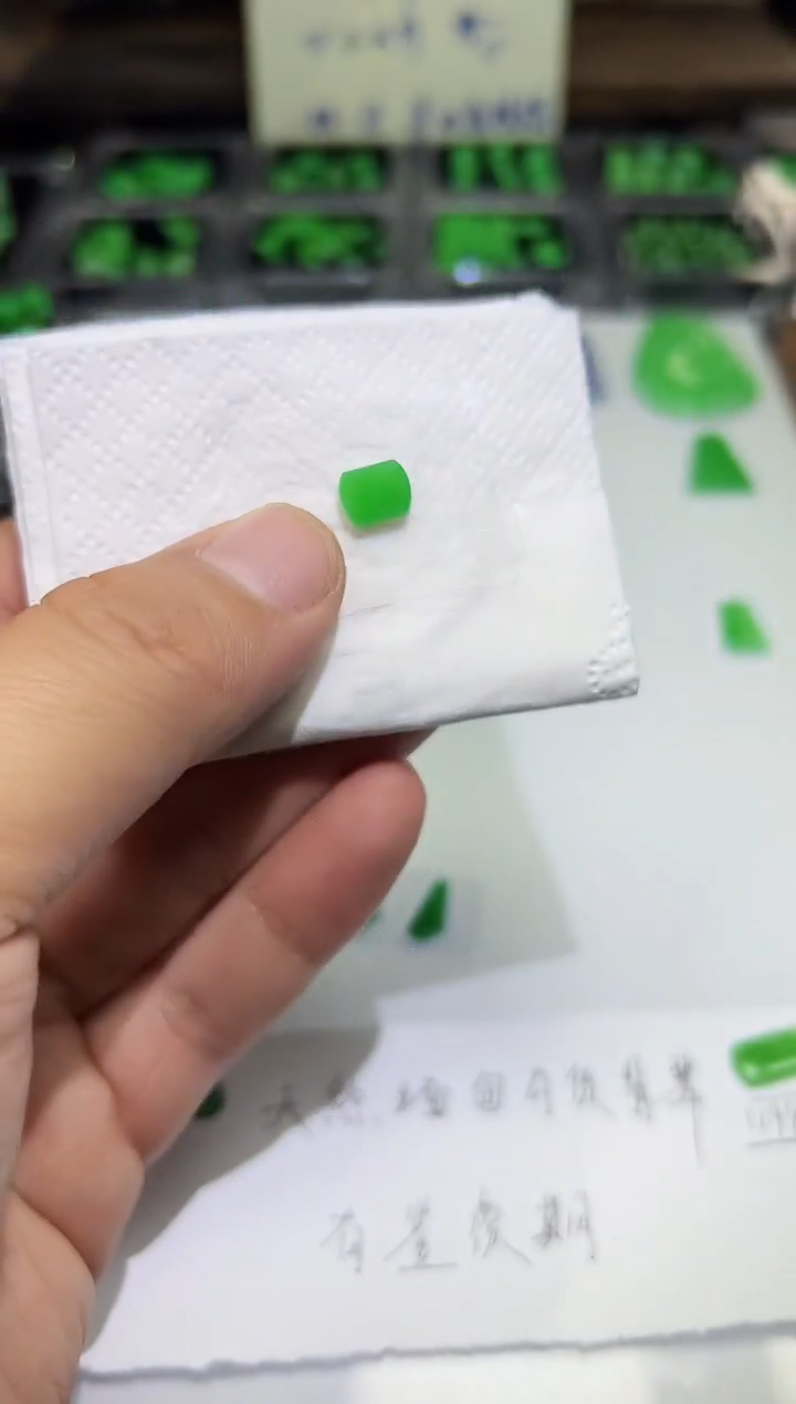 裸石翡翠天然缅甸A货翡翠一件