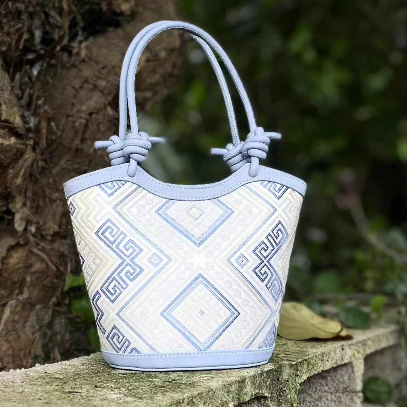 【广西非遗壮锦】牛皮大菜篮子包民族风百搭斜跨包情人节礼物现货