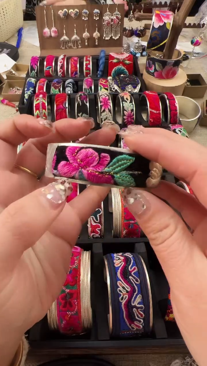 【闪购商品】织绣民族风老绣饰品352