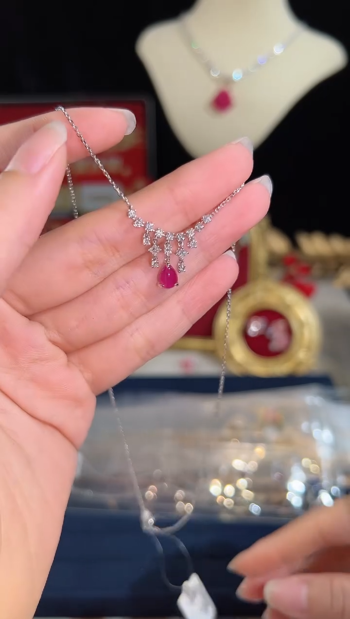 【闪购商品】红宝石颈饰18K金镶嵌BN17797