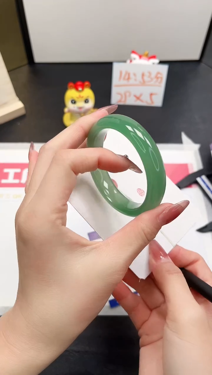 【闪购商品】石英质玉手镯未镶嵌8-55