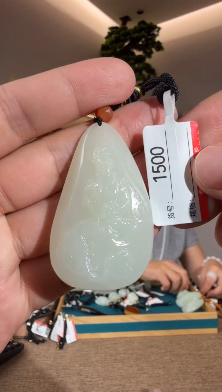 颈饰未镶嵌和田玉1