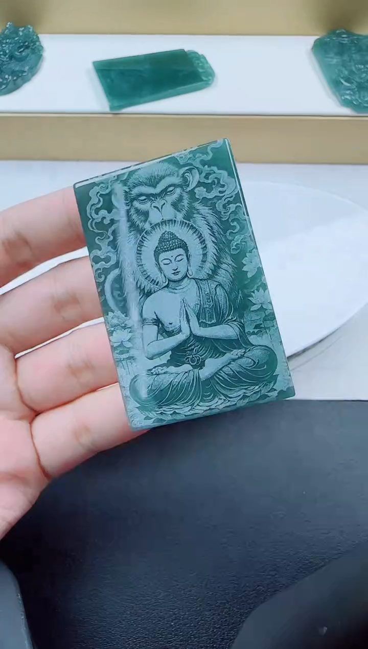 翡翠未镶嵌颈饰猴本命佛