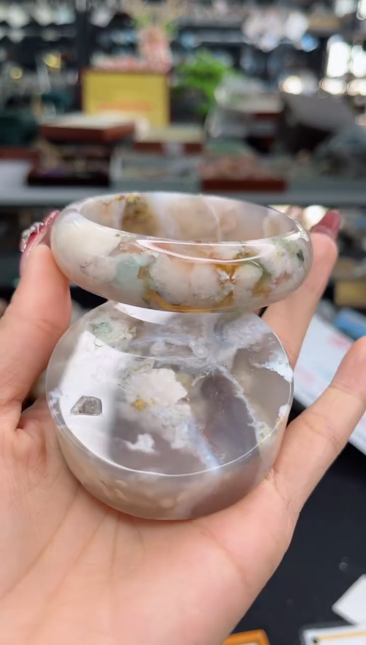 【闪购商品】石英质玉手镯未镶嵌59圈口（赠品镯心）6540063