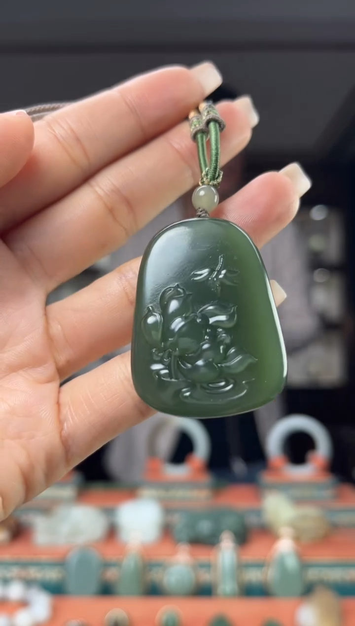 颈饰未镶嵌和田玉佩佩