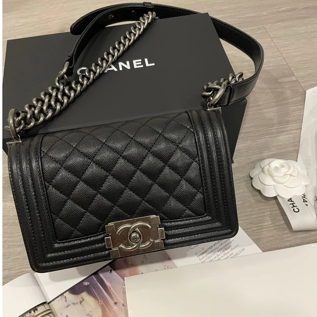 99新 Chanel/香奈儿 小花Jerry活动Leboy 小号 黑色 27开 银扣