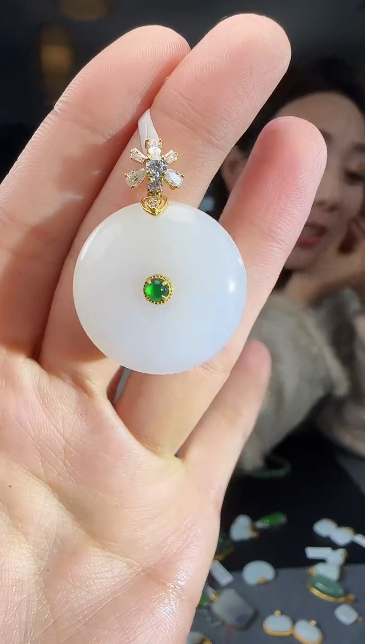 【闪购商品】和田玉吊坠(不含链)18K金镶嵌1