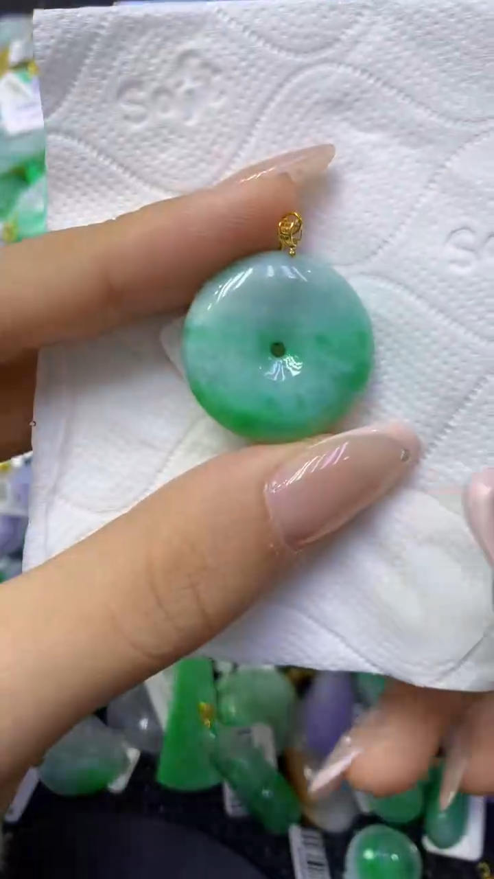 颈饰18K金镶嵌翡翠天然缅甸翡翠A货