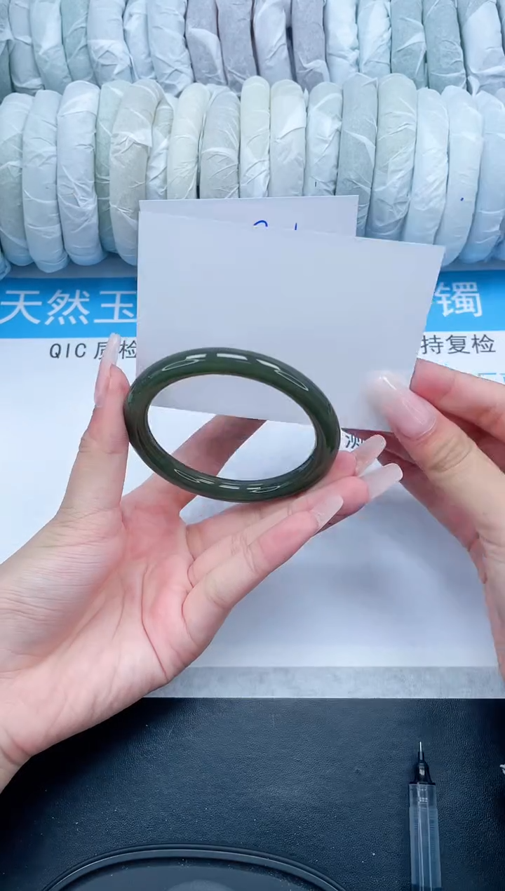 【闪购商品】石英质玉手镯未镶嵌158-56