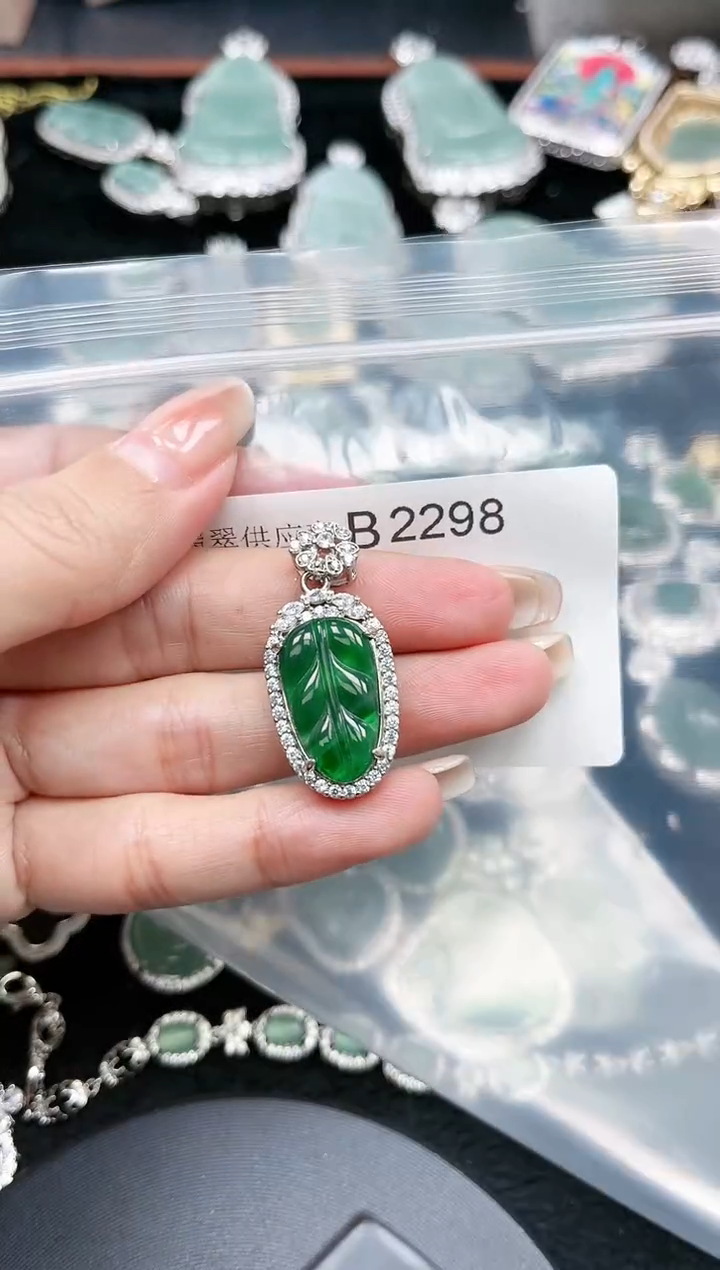 【闪购商品】翡翠颈饰未镶嵌赠皮绳2298